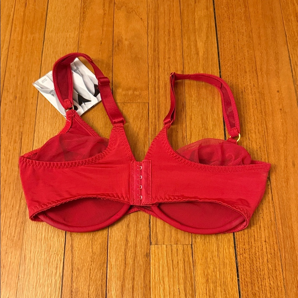 Olga Red Underwire Support Bra - Picture 2 of 4